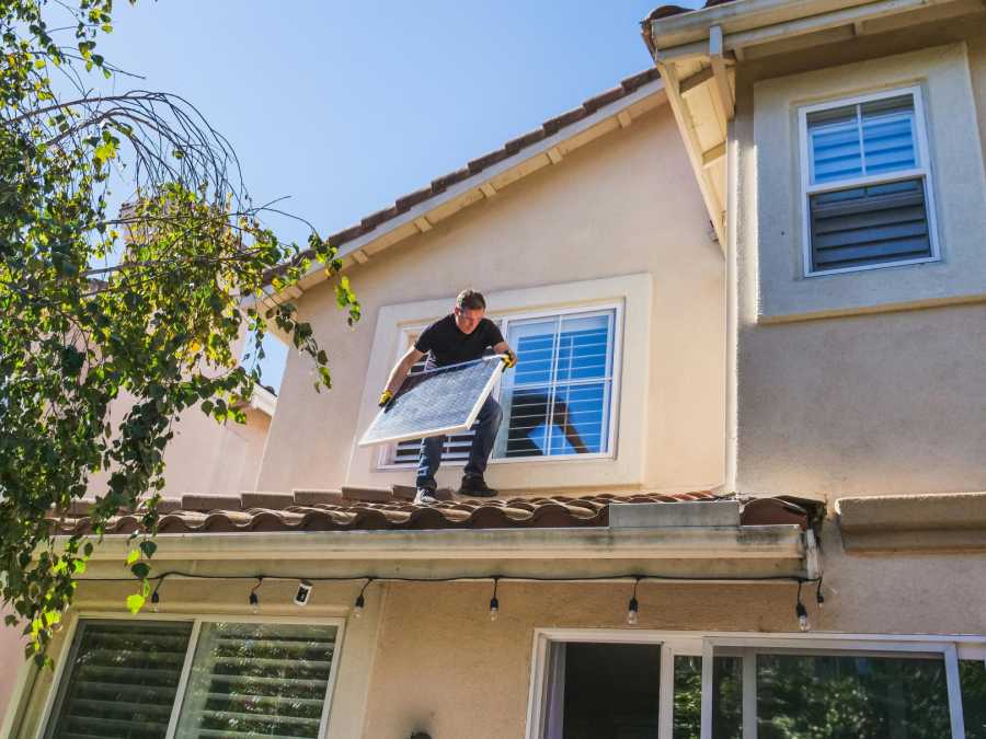 Comment nettoyer correctement les panneaux solaires et que se passe-t-il si vous ne le faites pas ?