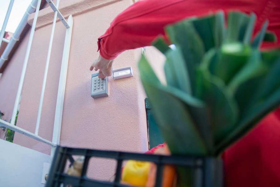 Qui doit payer la réparation de l'interphone dans un appartement loué ?