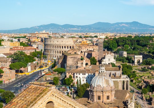 Le secteur de l'immobilier de haut standing en Italie précède les tendances mondiales : comment Milan et Rome affrontent l'incertitude économique.