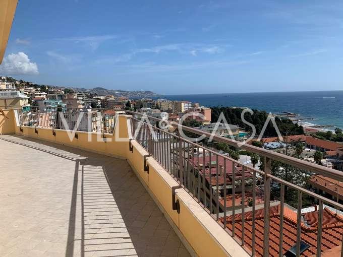 Penthouse de 160 m2 à Sanremo à rénover