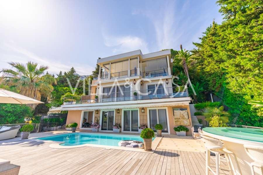 Villa au bord de la mer à Roquebrune-Cap-Martin