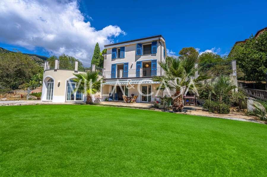 Une villa est en vente à San Remo.