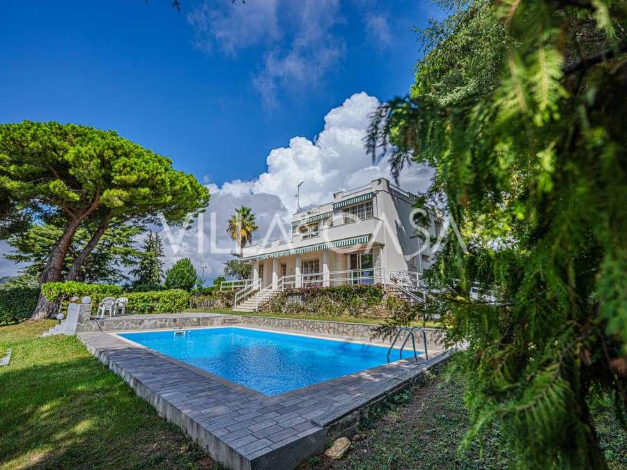 Une maison est en vente à Bordighera.