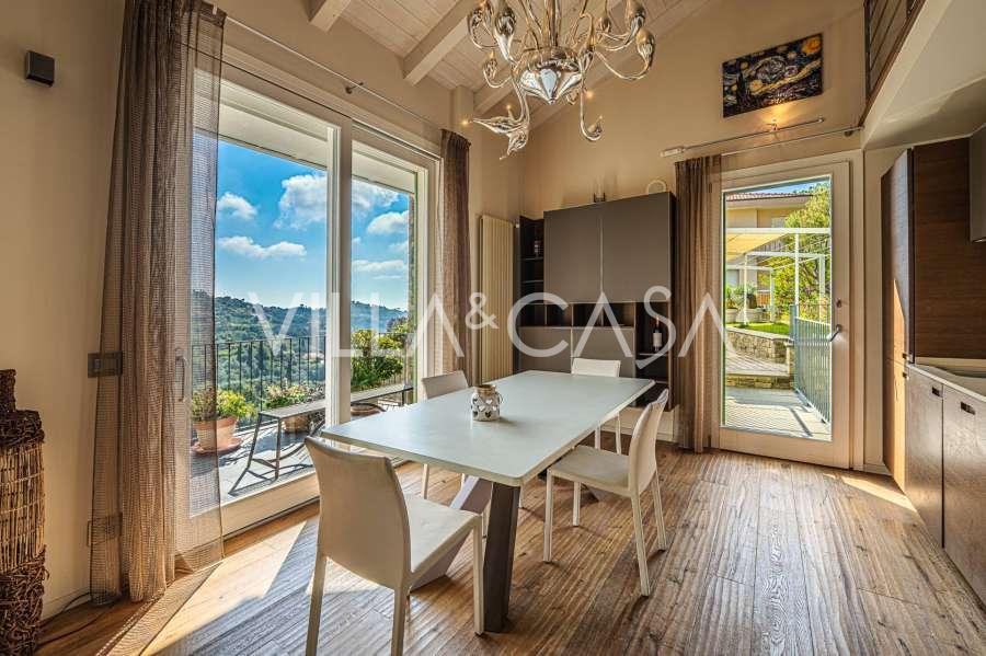 Un penthouse est en vente à Valbonne.