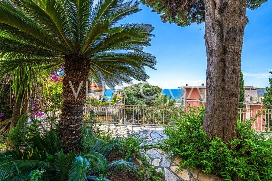 À louer une maison de luxe avec jardin à Sanremo