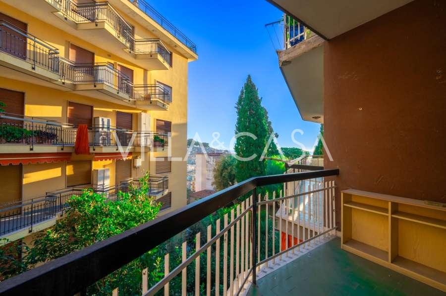 Un appartement est disponible à la location à Sanremo.