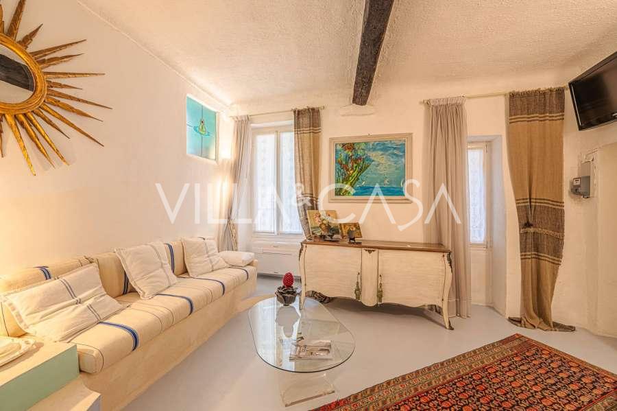 Un appartement est disponible à la location à long terme à Sanremo.