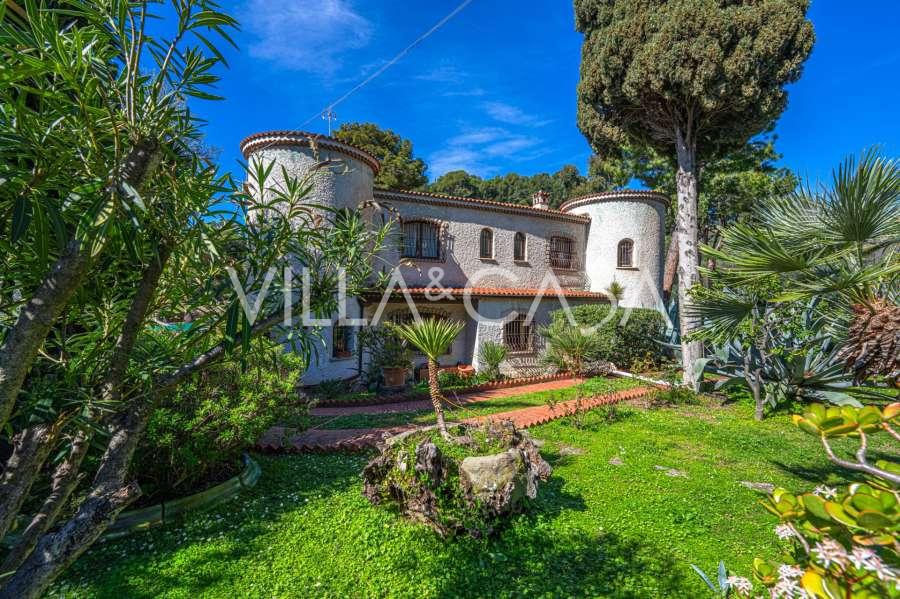 Une maison est en vente à Bordighera.