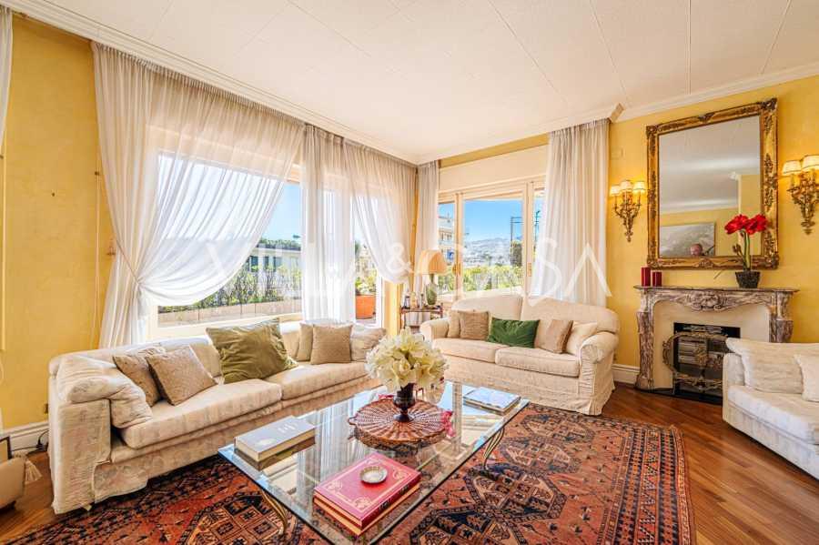 Un appartement de 240 mètres carrés est en vente à San Remo.