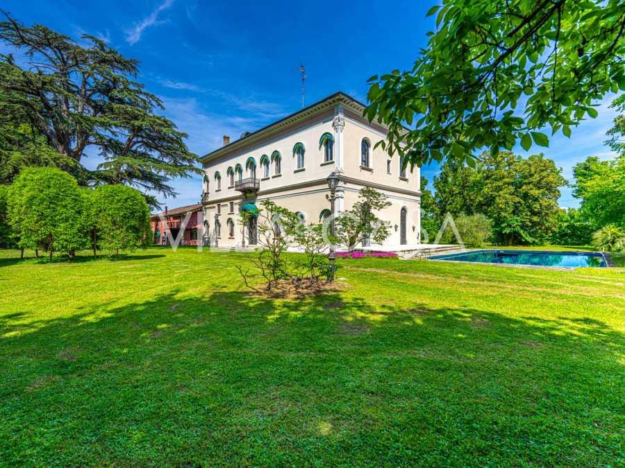 La tenuta a Ferrara con uno stile elegante.