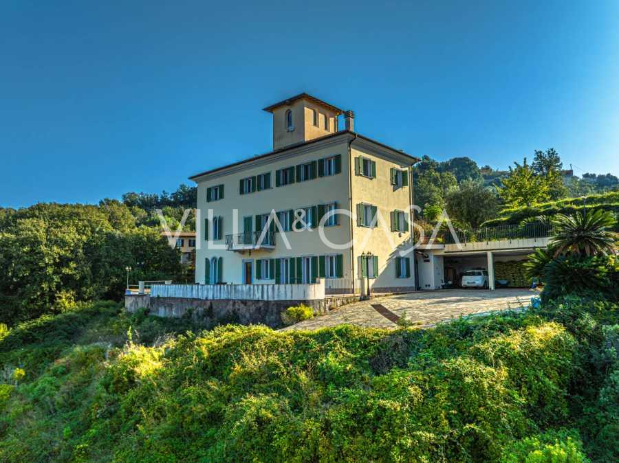 Une maison est en vente à Camporosso.