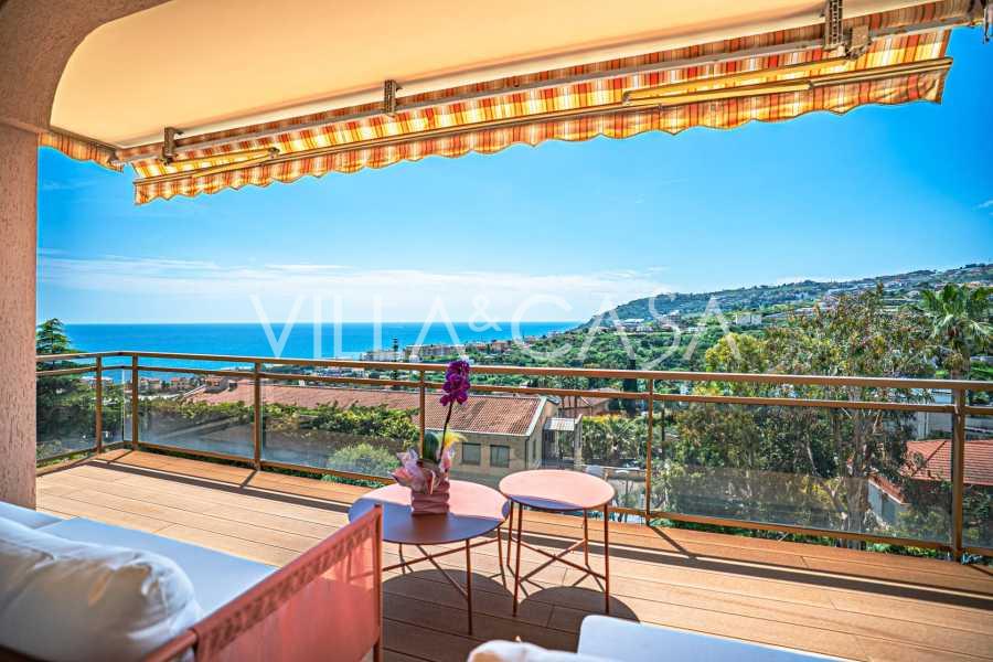 Appartement de trois pièces rénové à Sanremo.