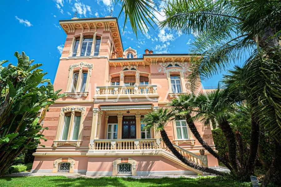 Villa de luxe de classe premium dans la région de Ligurie.