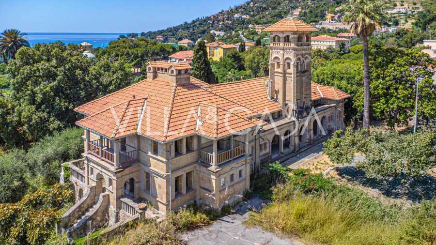 Villa anglaise de luxe près de Monaco.