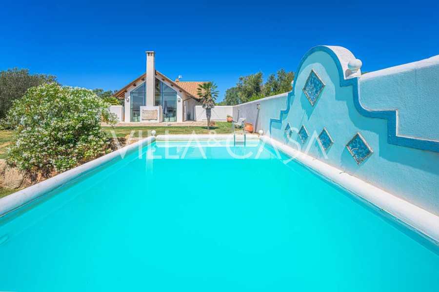 Villa avec piscine de style moderne à la frontière du Latium et de la Toscane.