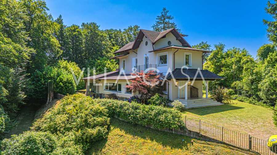 Villa de luxe près du lac Majeur à Stresa à vendre