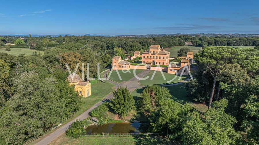 Le château d'Olgiate est à vendre à Rome.