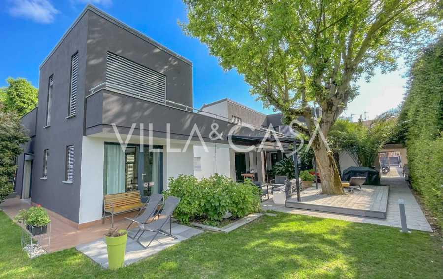 Manoir avec piscine à Ferrare.