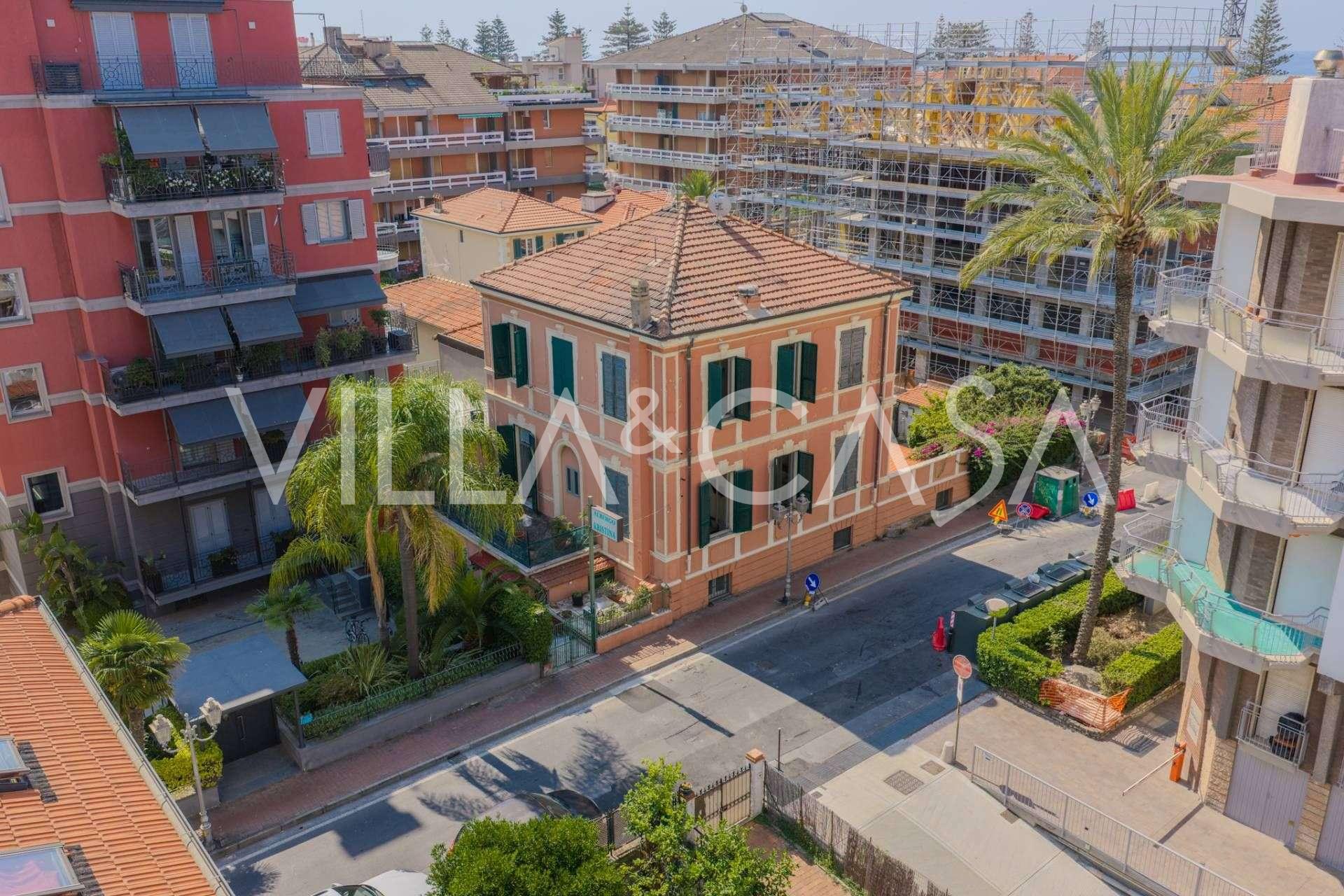 Hôtel de luxe à vendre au centre de Bordighera