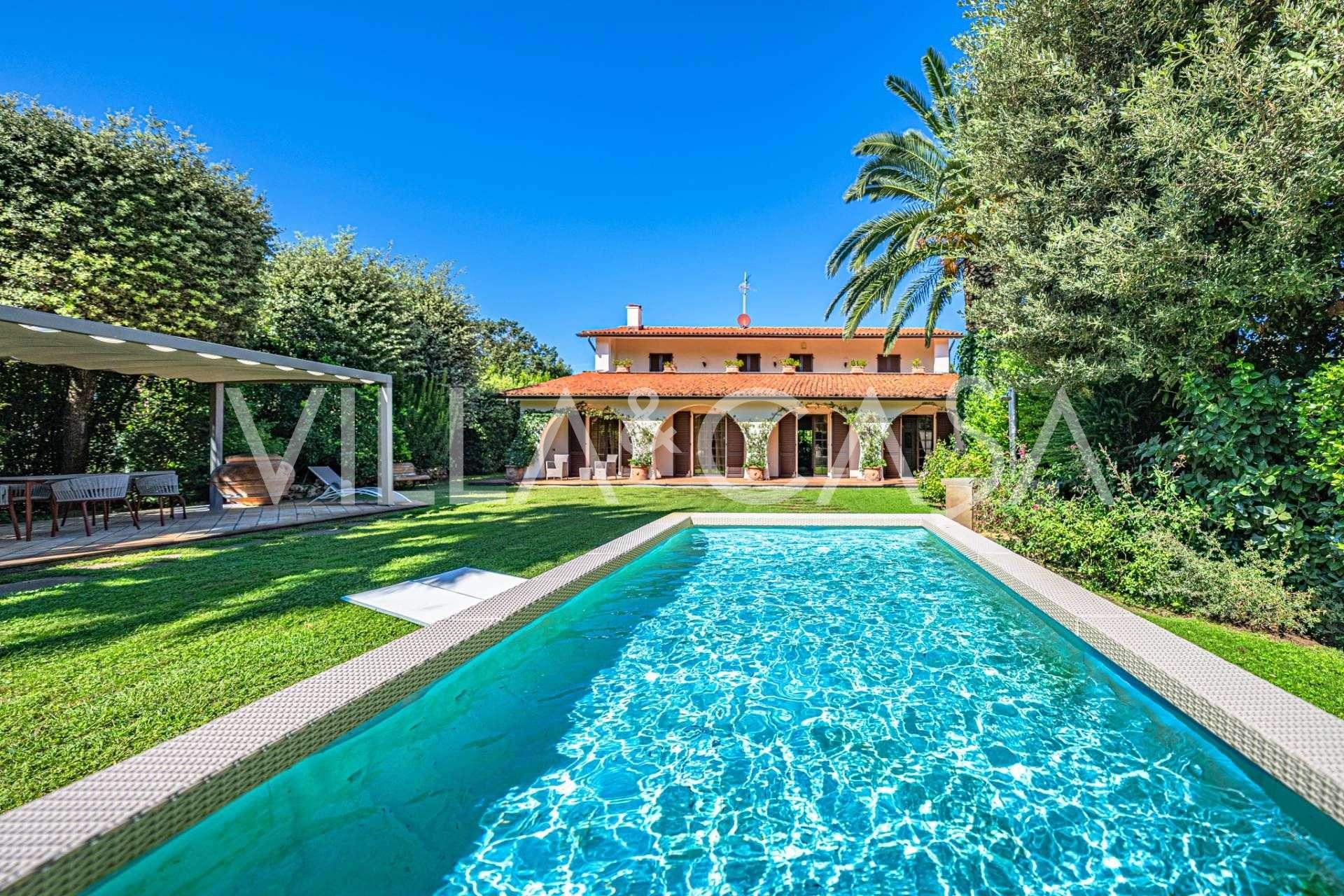 Villa de luxe avec jardin en bord de mer dans la région tyrrhénienne à vendre