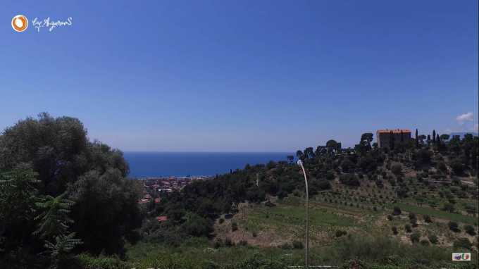 Terrain avec projet de villa et vue sur la mer à Bordighera