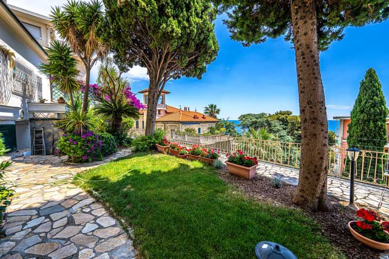 Un appartement élégant avec jardin à Sanremo