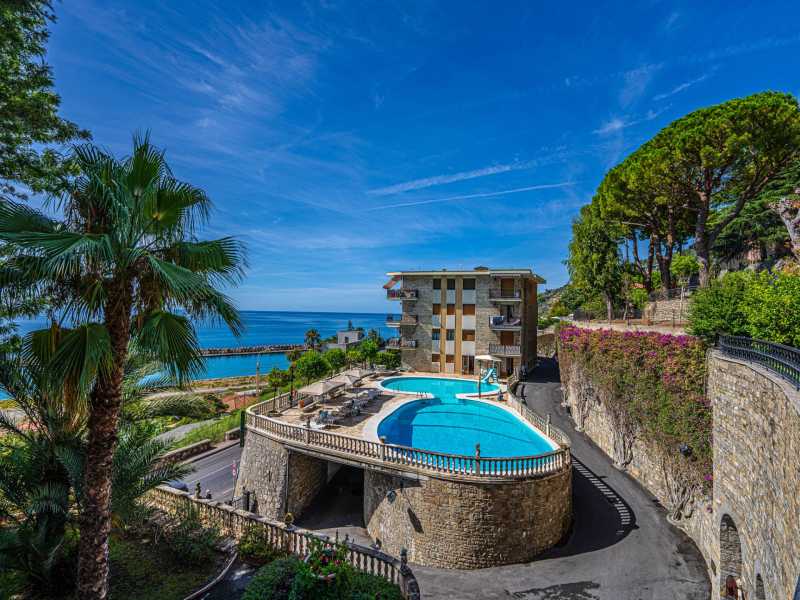 Penthouse de 127 m² à Ospedaletti à vendre.