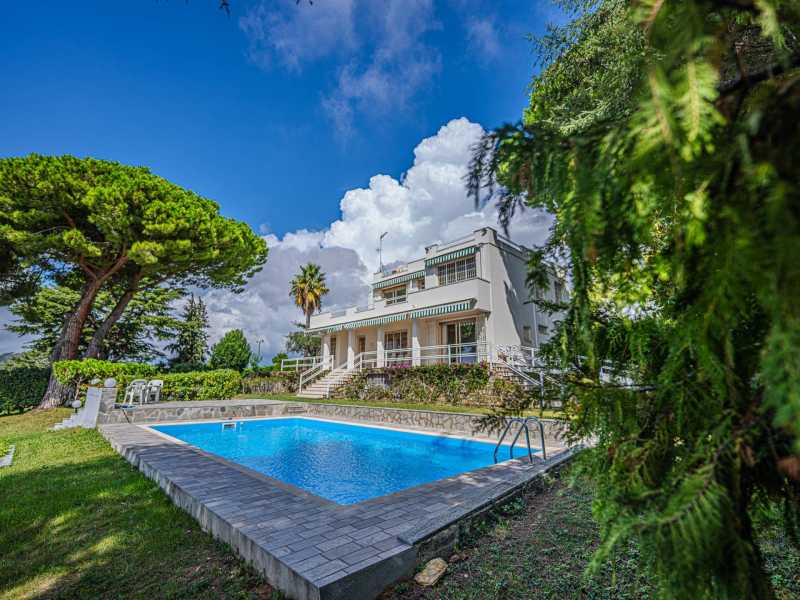 Une maison est en vente à Bordighera.