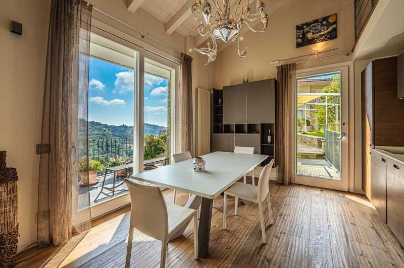 Un penthouse est en vente à Valbonne.