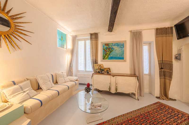 Un appartement est disponible à la location à long terme à Sanremo.