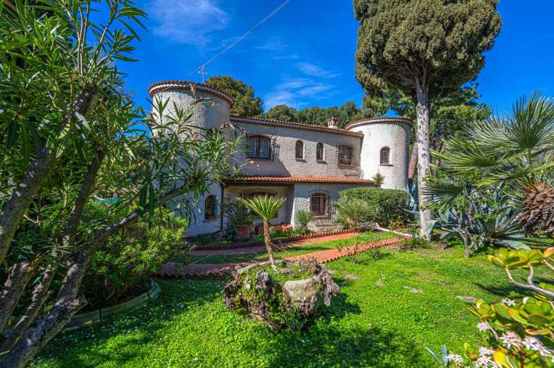 Une maison est en vente à Bordighera.