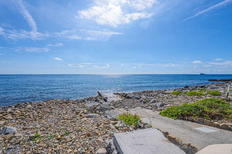 Location d'un appartement de trois pièces à San Remo.