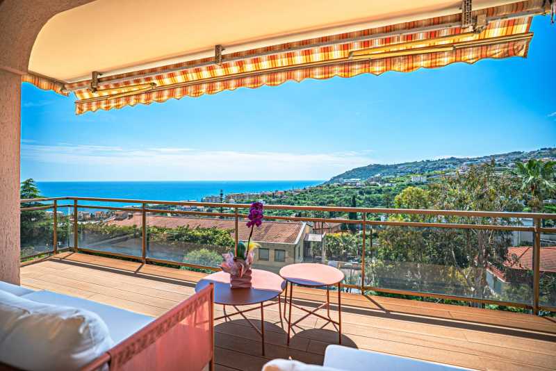 Appartement de trois pièces rénové à Sanremo.