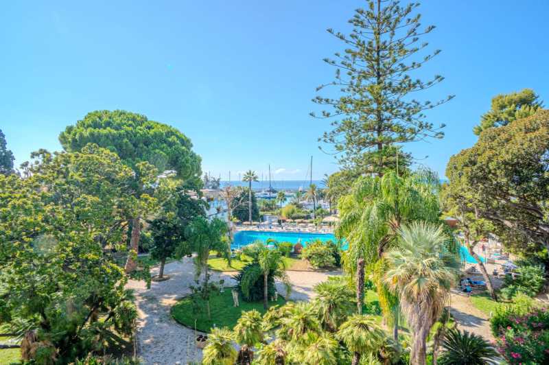 Un appartement de luxe est à louer à Sanremo.