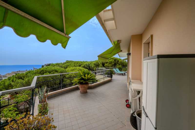 Penthouse avec vue sur la mer à Sanremo.
