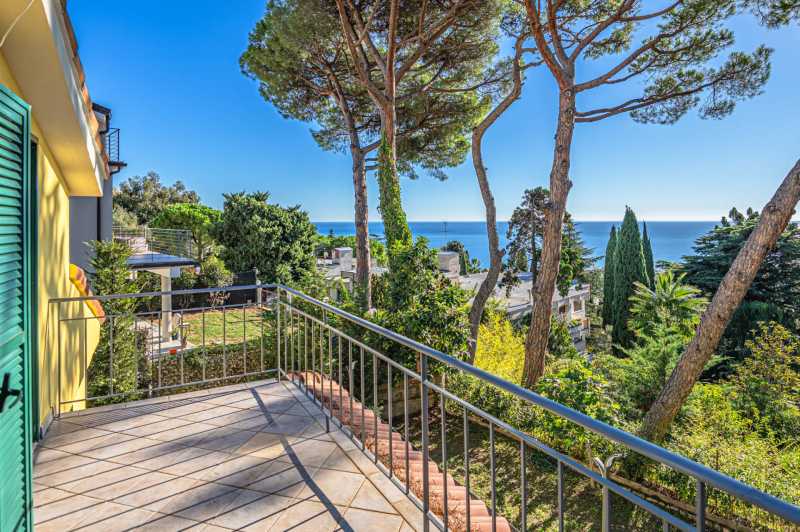 Villa exclusive à vendre à Sanremo.