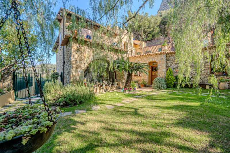 La villa in stile antico a Ventimiglia