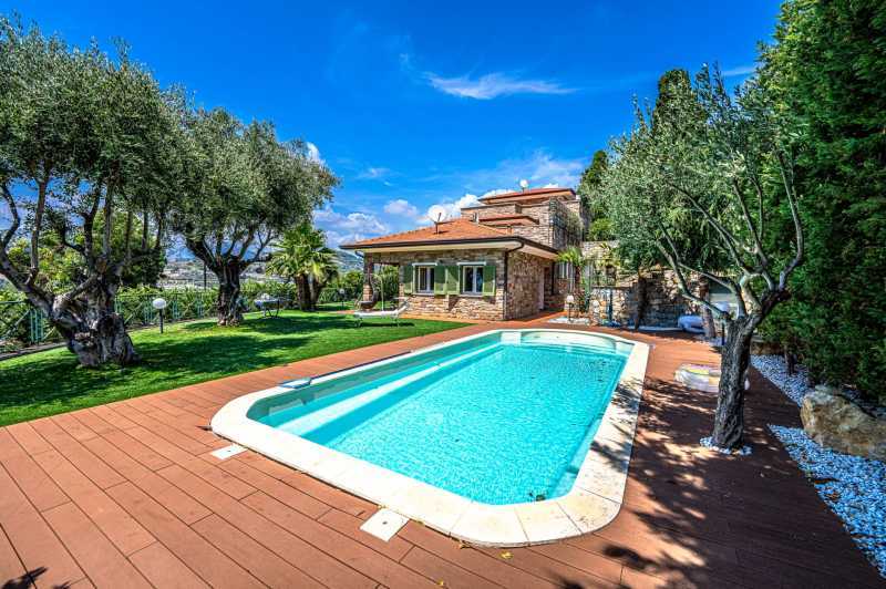 Je loue une maison à Bordighera.