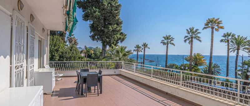 Un appartement de luxe à San Remo est disponible à la location.