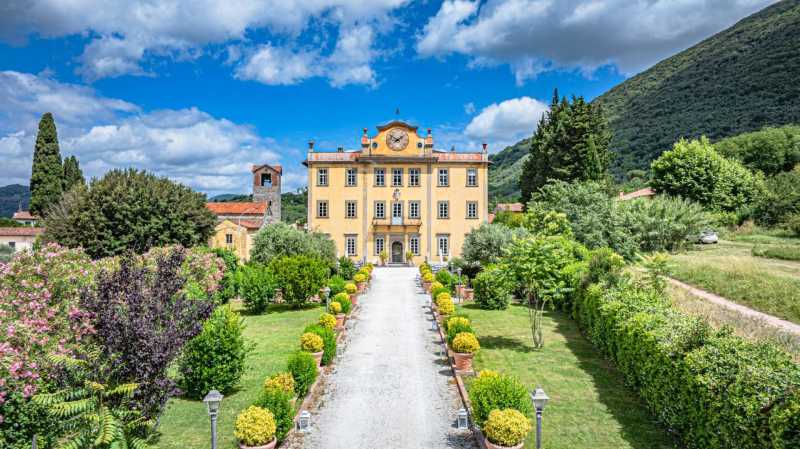 Propriété historique à vendre près de Louka
