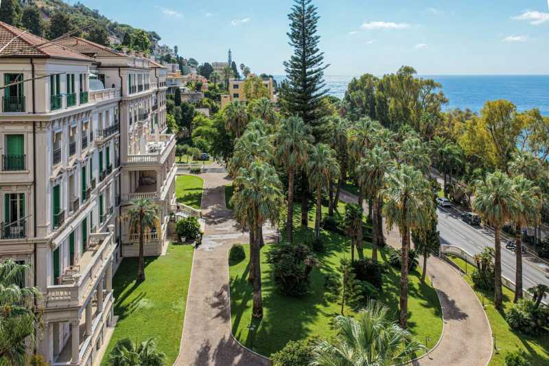 Penthouse au bord de la mer à Ospedaletti à vendre