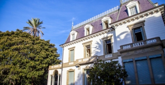 Villa sul mare a Sanremo con un tocco storico.