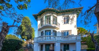 Une villa anglaise est en vente à Bordighera.