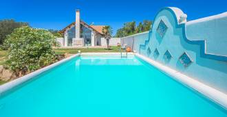 Villa avec piscine de style moderne à la frontière du Latium et de la Toscane.