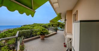 Penthouse avec vue sur la mer à Sanremo.
