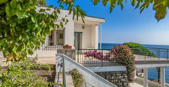 Une villa de luxe est à vendre à Ospedaletti.