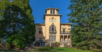 La villa de luxe de Carolina est située près de la Suisse.