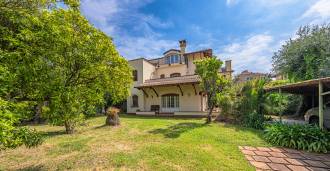 Villa au bord de la mer à Bordighera à vendre