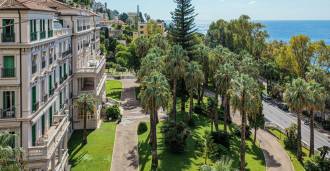 Penthouse au bord de la mer à Ospedaletti à vendre