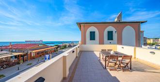 Villa historique à vendre en première ligne de mer à Marina di Pisa